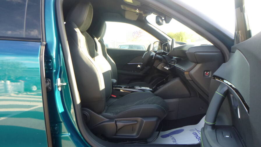 Mandataire Automobile neuf, recherche de Peugeot 2008-hybrid-145-e-dcs6-gt-plus-si-ge-lectrique-plus-cam-ra-360 - E-Motors