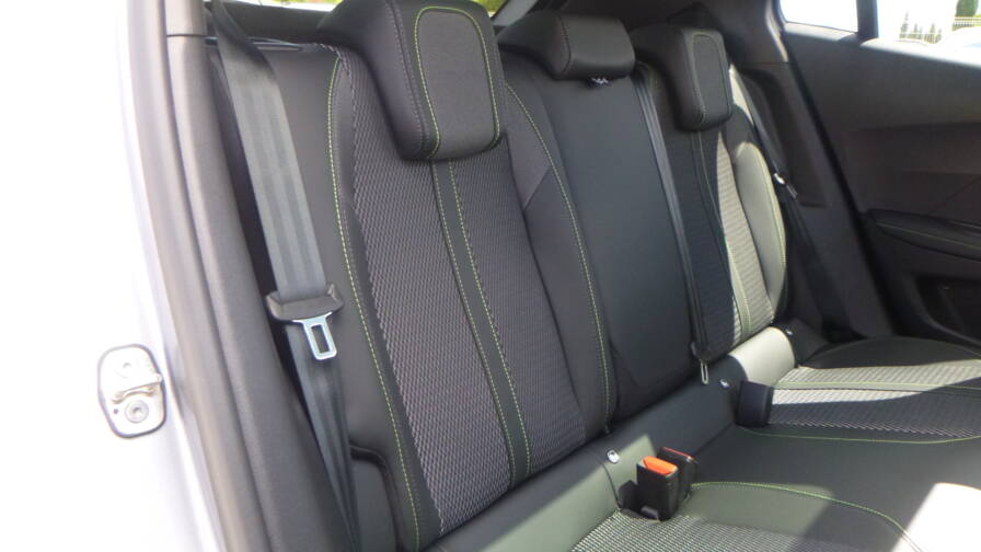 Mandataire Automobile neuf, recherche de Peugeot 2008-hybrid-145-e-dcs6-gt-plus-toit-pano - E-Motors