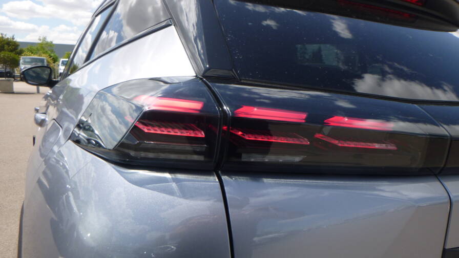 Mandataire Automobile neuf, recherche de Peugeot 2008-hybrid-145-e-dcs6-gt-plus-toit-pano - E-Motors