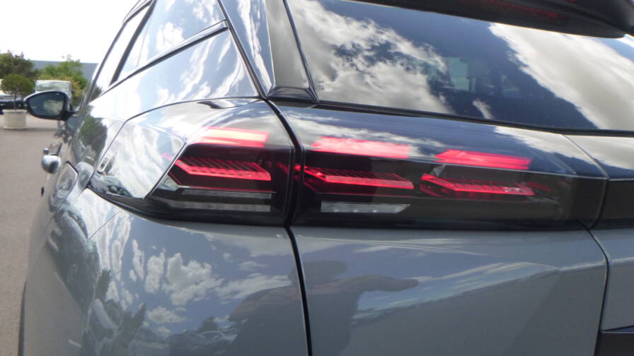 Mandataire Automobile neuf, recherche de Peugeot 2008-hybrid-145-e-dcs6-gt-plus-toit-pano - E-Motors