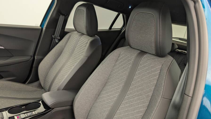 Mandataire Automobile occasion, recherche de Peugeot 2008-hybrid-136-e-dcs6-allure - E-Motors