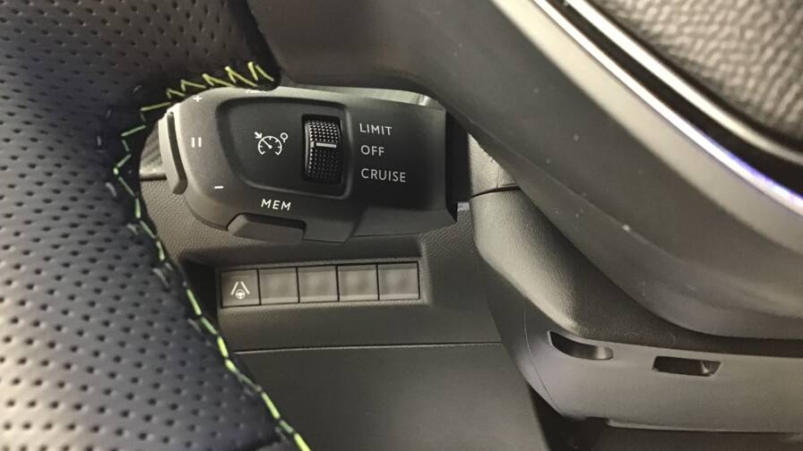 Mandataire Automobile occasion, recherche de Peugeot 2008-hybrid-145-e-dcs6-gt - E-Motors