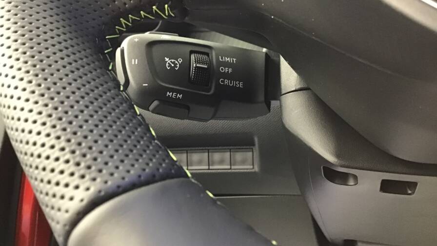 Mandataire Automobile occasion, recherche de Peugeot 2008-hybrid-145-e-dcs6-gt - E-Motors