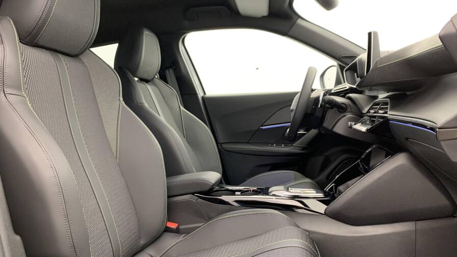 Mandataire Automobile neuf, recherche de Peugeot 2008-hybrid-145-e-dcs6-gt - E-Motors