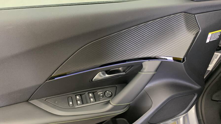 Mandataire Automobile neuf, recherche de Peugeot 2008-hybrid-145-e-dcs6-gt - E-Motors