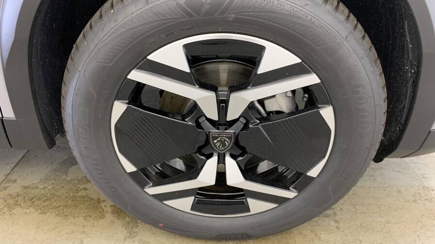 Mandataire Automobile neuf, recherche de Peugeot 2008-hybrid-145-e-dcs6-gt - E-Motors