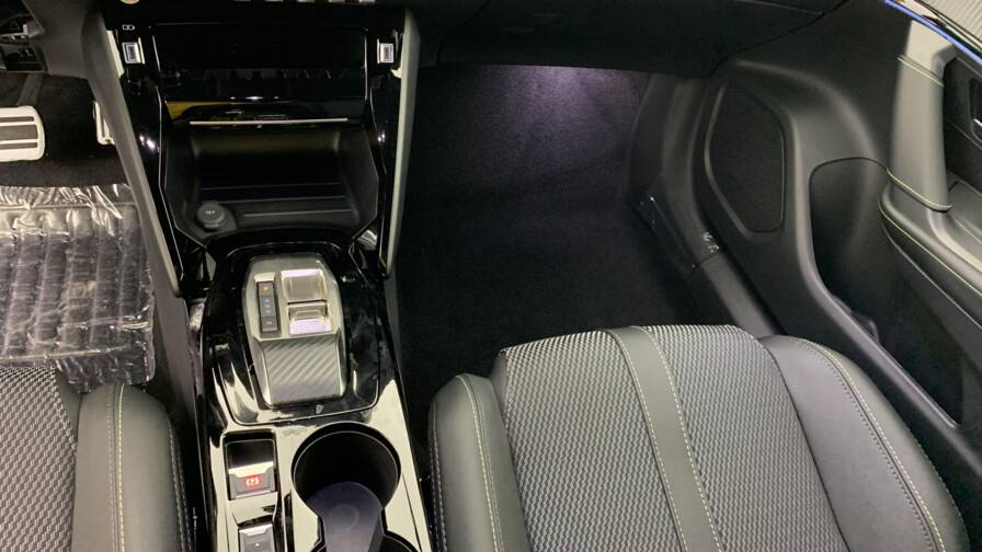 Mandataire Automobile neuf, recherche de Peugeot 2008-hybrid-145-e-dcs6-gt - E-Motors