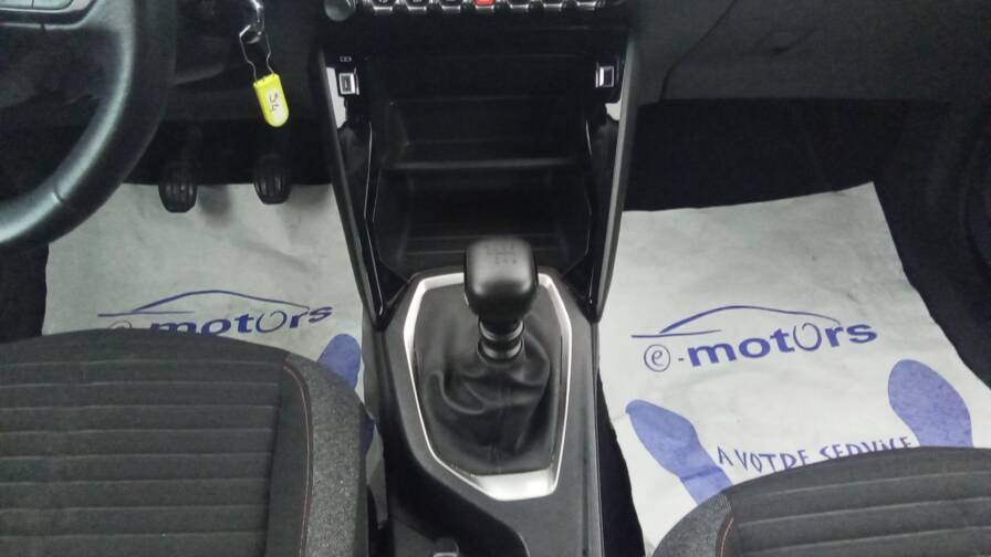 Mandataire Automobile occasion, recherche de Peugeot 2008-puretech-100-bvm6-active-plus-gps-plus-climatisation-automatique - E-Motors