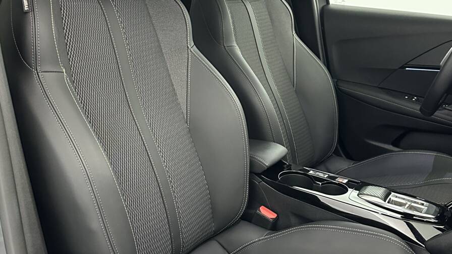 Mandataire Automobile occasion, recherche de Peugeot 208-1-2-hybrid-136ch-gt-e-dcs6 - E-Motors