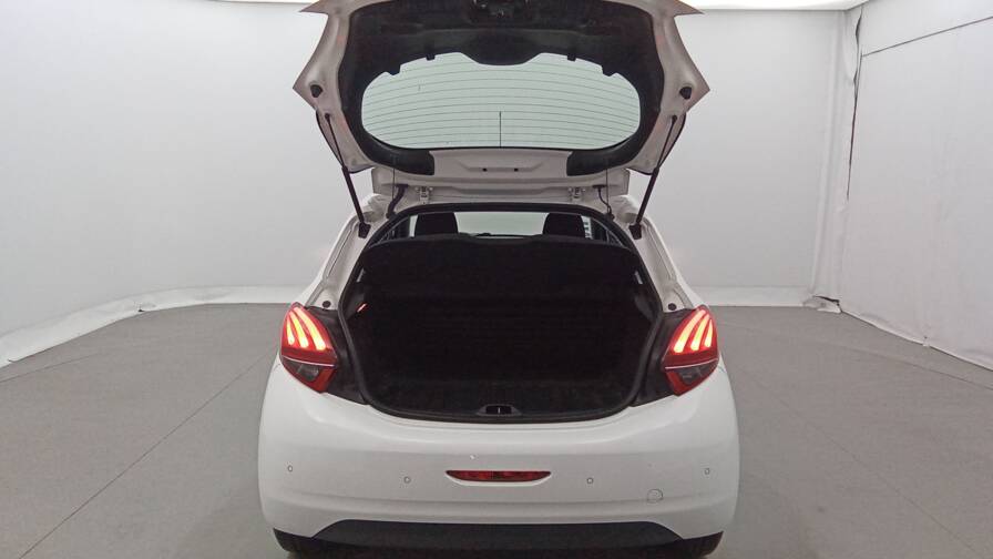 Mandataire Automobile occasion, recherche de Peugeot 208-affaire-1-2-puretech-82-premium-pack-plus-pdc-ar - E-Motors