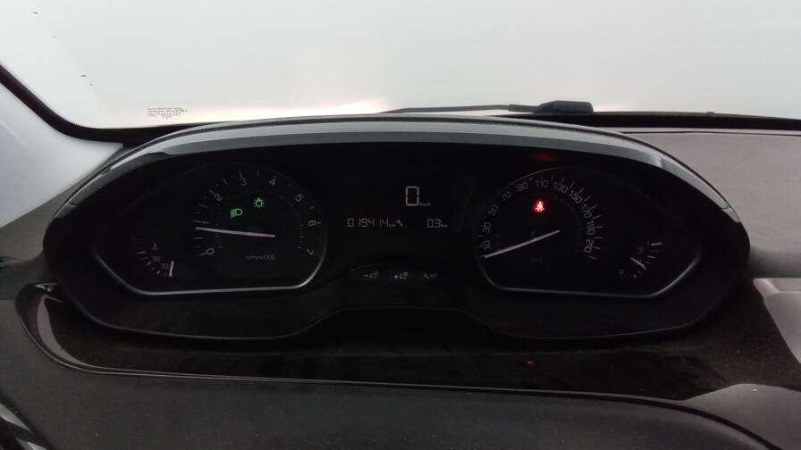 Mandataire Automobile occasion, recherche de Peugeot 208-affaire-1-2-puretech-82-premium-pack-plus-pdc-ar - E-Motors