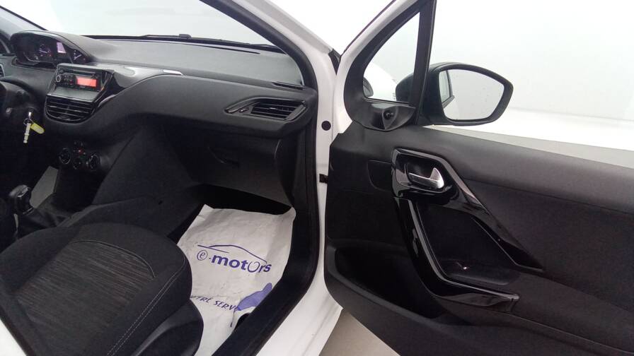 Mandataire Automobile occasion, recherche de Peugeot 208-affaire-1-6-bluehdi-75-pack-clim-2pl - E-Motors