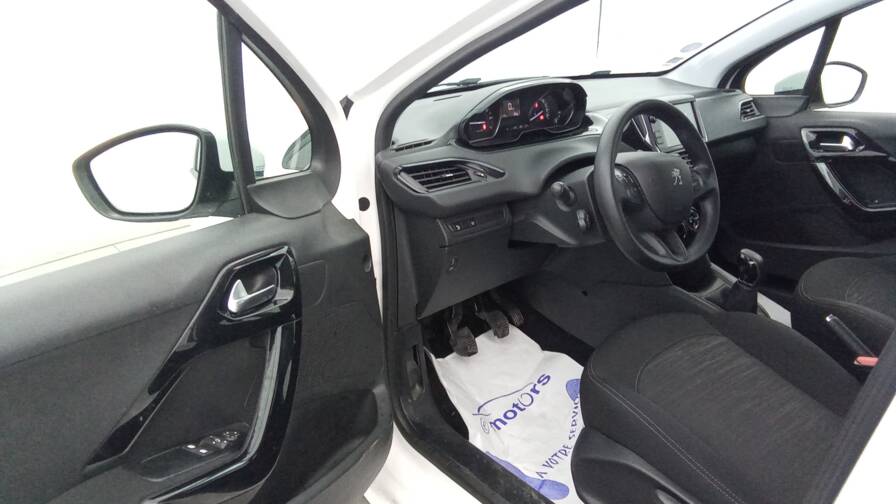 Mandataire Automobile utilitaire, recherche de Peugeot 208-affaire-puretech-82-premium-pack-2pl-plus-pdc-ar - E-Motors