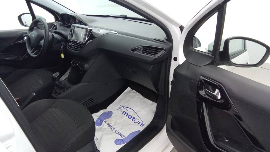 Mandataire Automobile utilitaire, recherche de Peugeot 208-affaire-puretech-82-premium-pack-2pl-plus-pdc-ar - E-Motors