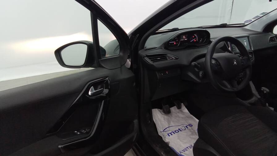Mandataire Automobile occasion, recherche de Peugeot 208-affaire-puretech-82-premium-pack-plus-pdc-ar - E-Motors