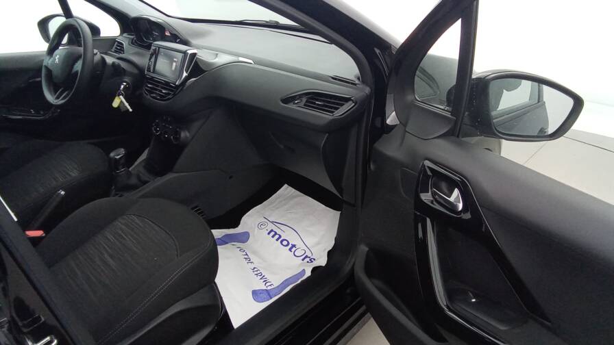 Mandataire Automobile occasion, recherche de Peugeot 208-affaire-puretech-82-premium-pack-plus-pdc-ar - E-Motors