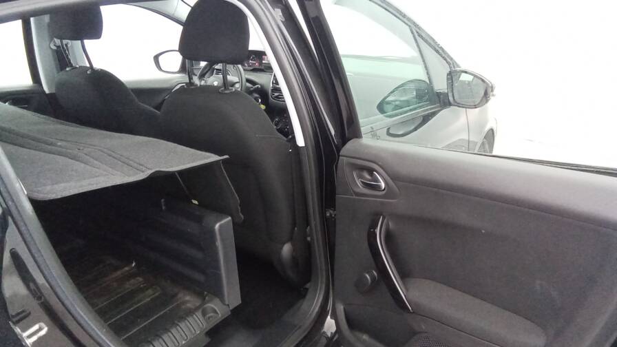 Mandataire Automobile occasion, recherche de Peugeot 208-affaire-puretech-82-premium-pack-plus-pdc-ar - E-Motors