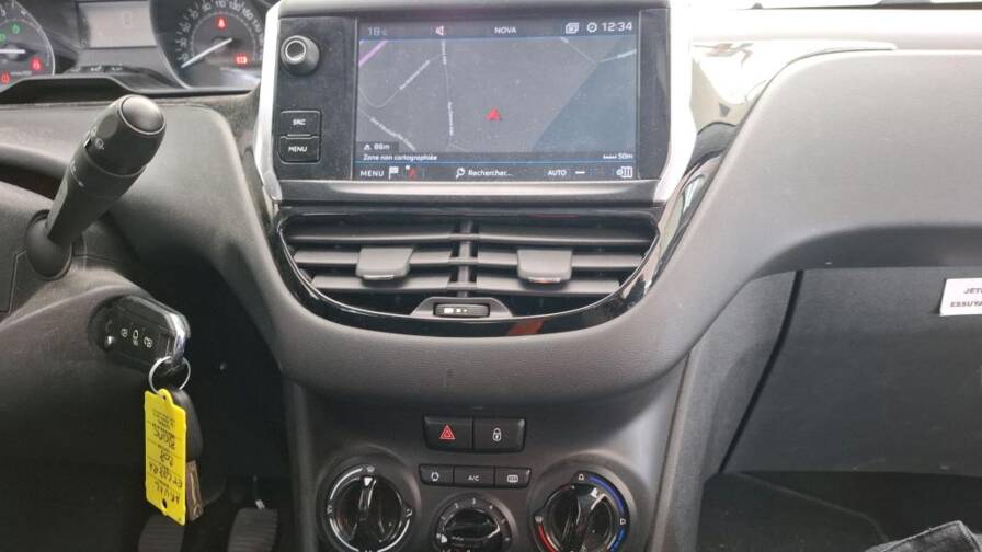 Mandataire Automobile occasion, recherche de Peugeot 208-puretech-82-active-plus-navigation - E-Motors