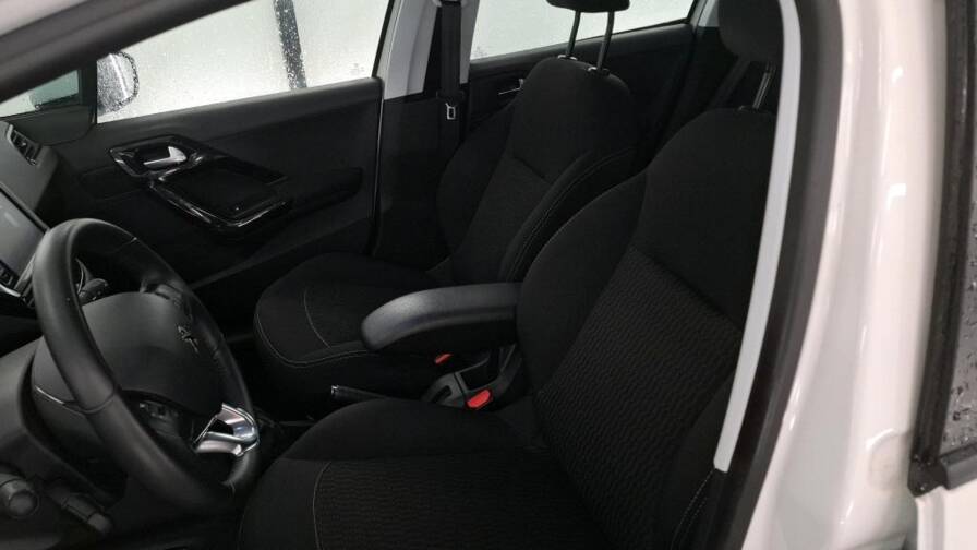 Mandataire Automobile occasion, recherche de Peugeot 208-puretech-82-s-s-bvm5-active-plus-gps-plus-stationnement-arri-re - E-Motors