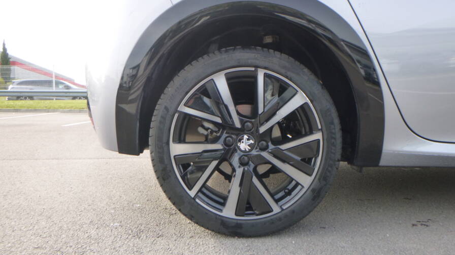 Mandataire Automobile occasion, recherche de Peugeot 208-puretech-100-s-s-eat8-gt - E-Motors