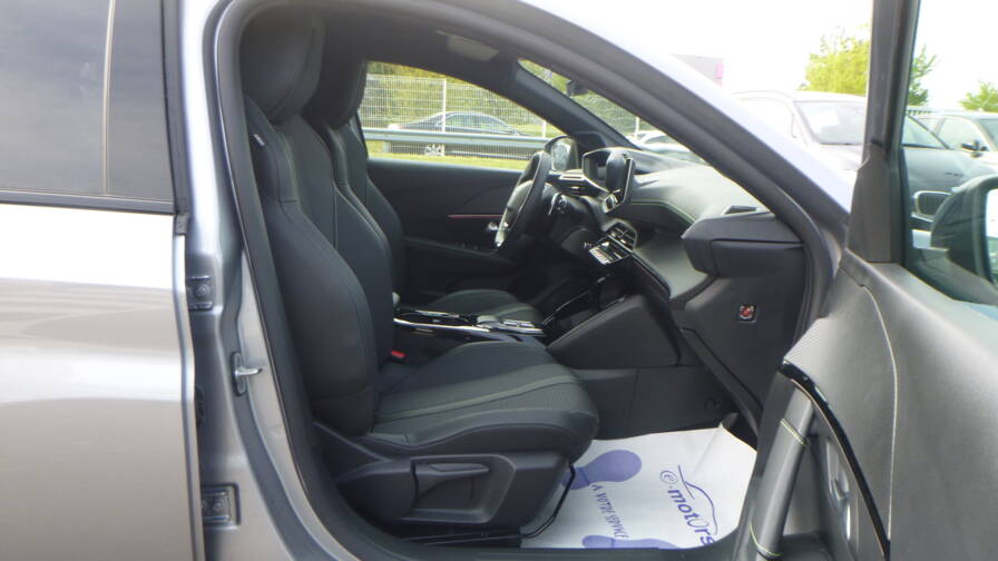 Mandataire Automobile occasion, recherche de Peugeot 208-puretech-100-s-s-eat8-gt - E-Motors