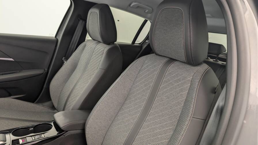 Mandataire Automobile occasion, recherche de Peugeot 208-hybrid-100-e-dcs6-allure - E-Motors