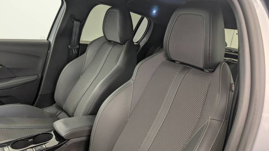 Mandataire Automobile occasion, recherche de Peugeot 208-hybrid-136-e-dcs6-gt - E-Motors