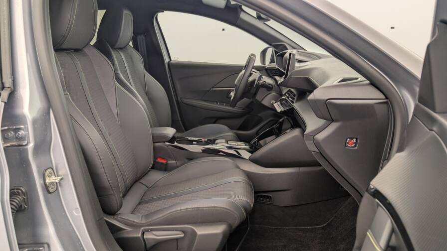 Mandataire Automobile occasion, recherche de Peugeot 208-hybrid-136-e-dcs6-gt - E-Motors