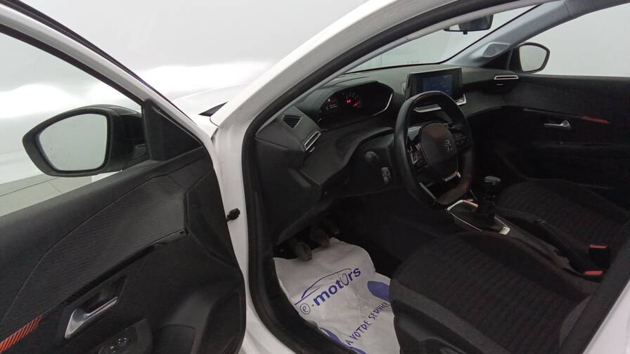 Mandataire Automobile occasion, recherche de Peugeot 208-puretech-100-active-plus-pdc-ar - E-Motors