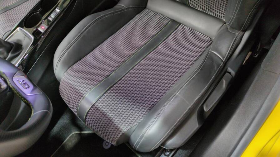 Mandataire Automobile occasion, recherche de Peugeot 208-puretech-100-s-s-bvm6-gt - E-Motors