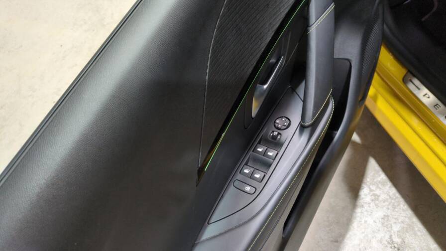 Mandataire Automobile occasion, recherche de Peugeot 208-puretech-100-s-s-bvm6-gt - E-Motors