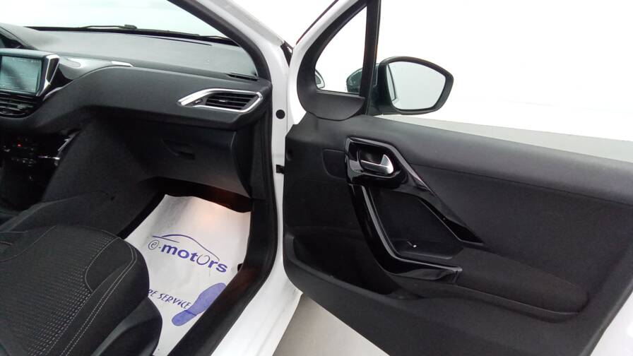Mandataire Automobile occasion, recherche de Peugeot 208-puretech-110-allure - E-Motors