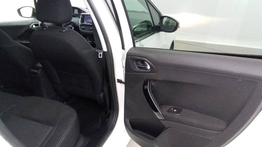 Mandataire Automobile occasion, recherche de Peugeot 208-puretech-110-allure - E-Motors