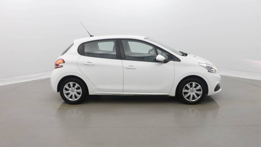 Mandataire Automobile occasion, recherche de Peugeot 208-puretech-82-bvm5-active - E-Motors