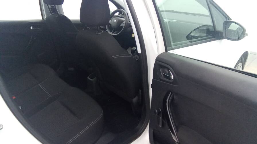 Mandataire Automobile occasion, recherche de Peugeot 208-puretech-82-bvm5-active - E-Motors