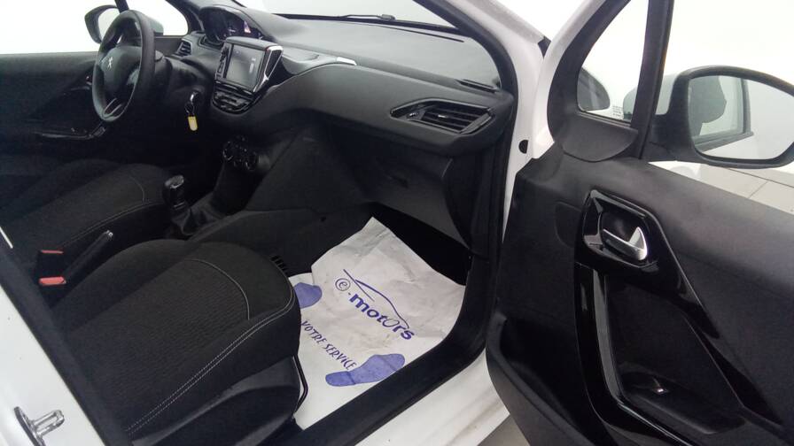 Mandataire Automobile occasion, recherche de Peugeot 208-puretech-82-bvm5-active - E-Motors