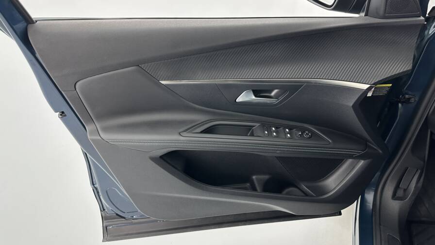 Mandataire Automobile occasion, recherche de Peugeot 3008-1-2-hybrid-136ch-allure-pack-e-dcs6 - E-Motors