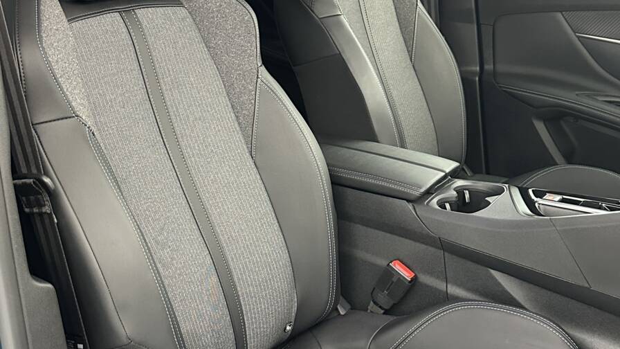 Mandataire Automobile occasion, recherche de Peugeot 3008-1-2-hybrid-136ch-allure-pack-e-dcs6 - E-Motors