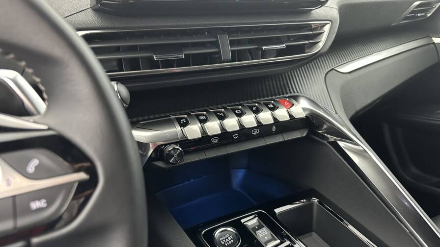 Mandataire Automobile occasion, recherche de Peugeot 3008-1-2-hybrid-136ch-allure-pack-e-dcs6 - E-Motors