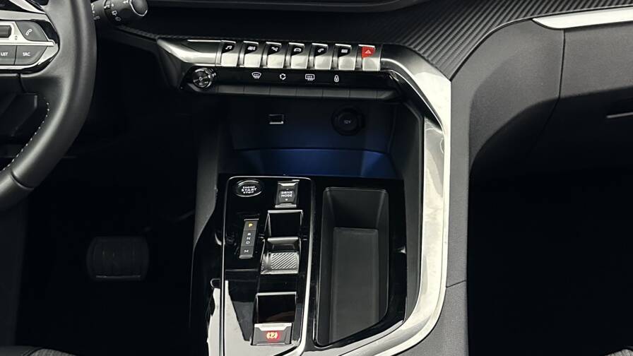 Mandataire Automobile occasion, recherche de Peugeot 3008-1-2-hybrid-136ch-allure-pack-e-dcs6 - E-Motors