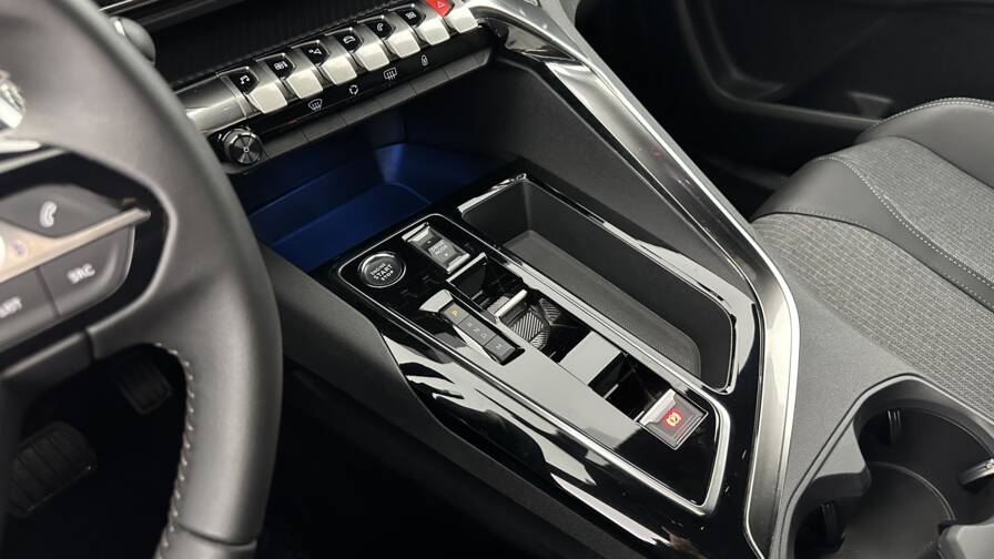 Mandataire Automobile occasion, recherche de Peugeot 3008-1-2-hybrid-136ch-allure-pack-e-dcs6 - E-Motors