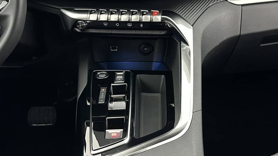 Mandataire Automobile occasion, recherche de Peugeot 3008-1-2-hybrid-136ch-allure-pack-e-dcs6 - E-Motors