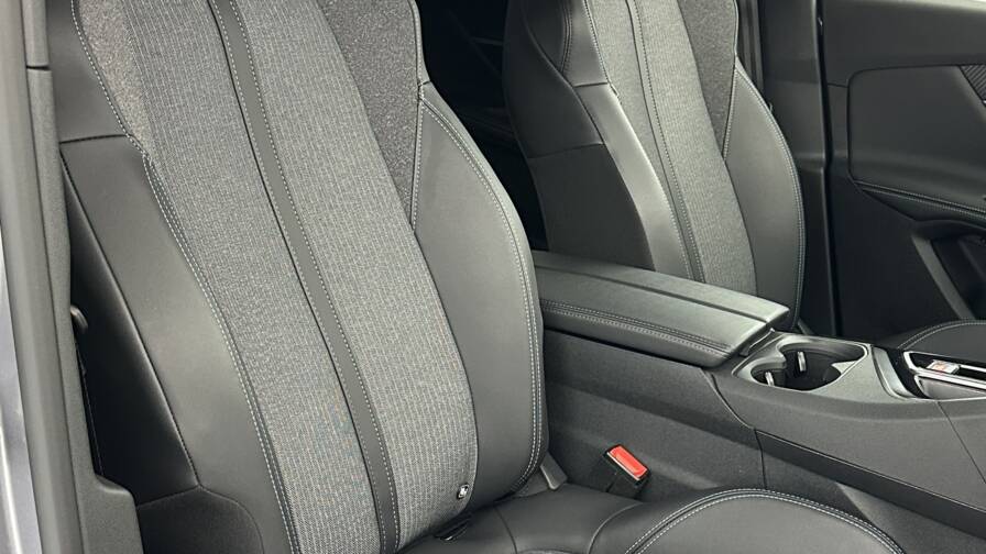 Mandataire Automobile occasion, recherche de Peugeot 3008-1-2-hybrid-136ch-allure-pack-e-dcs6 - E-Motors