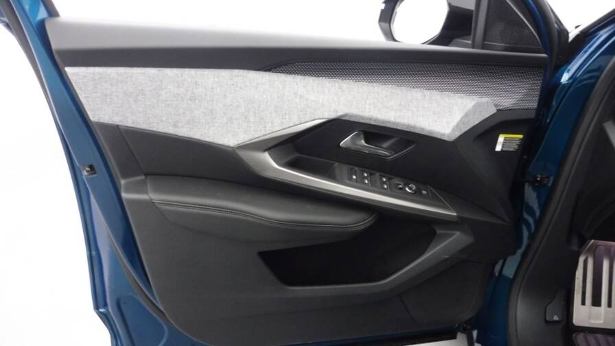 Mandataire Automobile neuf, recherche de Peugeot 3008-1-2-hybrid-145ch-gt-e-dcs6 - E-Motors