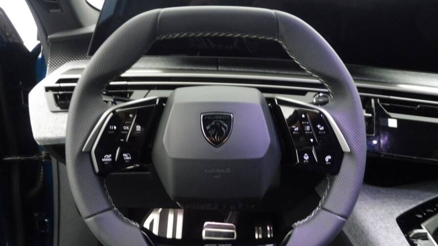 Mandataire Automobile neuf, recherche de Peugeot 3008-1-2-hybrid-145ch-gt-e-dcs6 - E-Motors