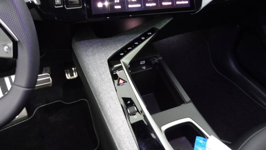 Mandataire Automobile neuf, recherche de Peugeot 3008-1-2-hybrid-145ch-gt-e-dcs6 - E-Motors