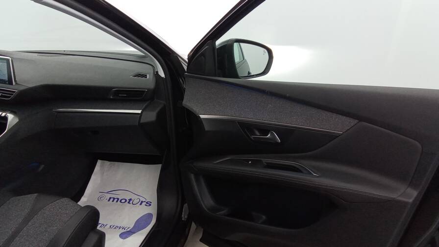 Mandataire Automobile occasion, recherche de Peugeot 3008-1-2-puretech-130-allure-gps-camera - E-Motors