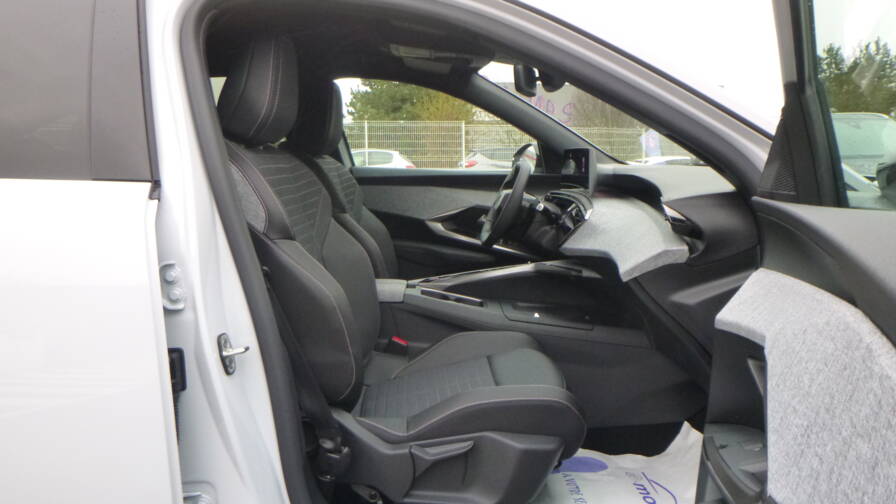 Mandataire Automobile neuf, recherche de Peugeot 3008-hybrid-145-e-dcs6-allure-plus-pack-panoramic-navigation - E-Motors