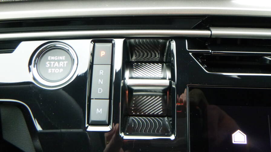 Mandataire Automobile neuf, recherche de Peugeot 3008-hybrid-145-e-dcs6-allure-plus-pack-panoramic-navigation - E-Motors