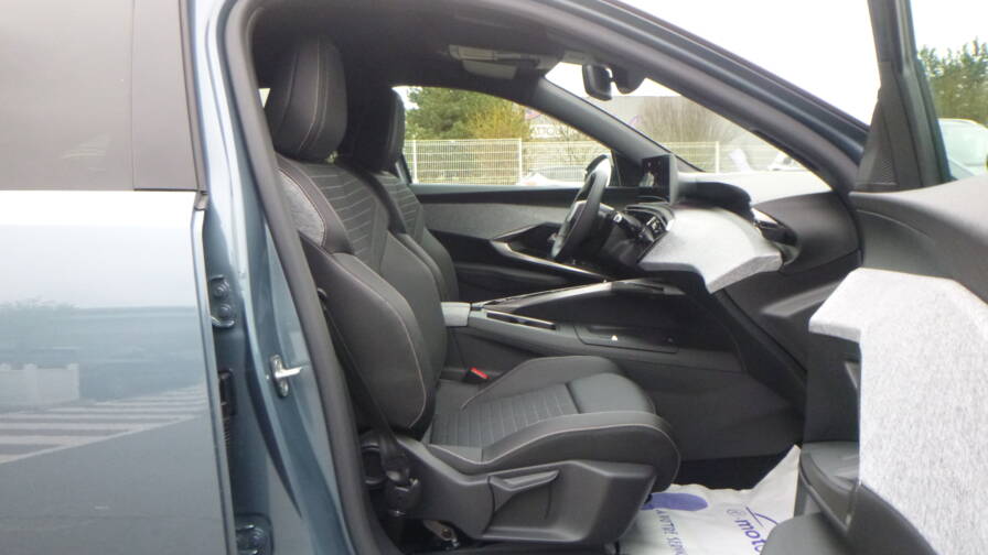 Mandataire Automobile neuf, recherche de Peugeot 3008-hybrid-145-e-dcs6-allure-plus-pack-panoramic-navigation - E-Motors